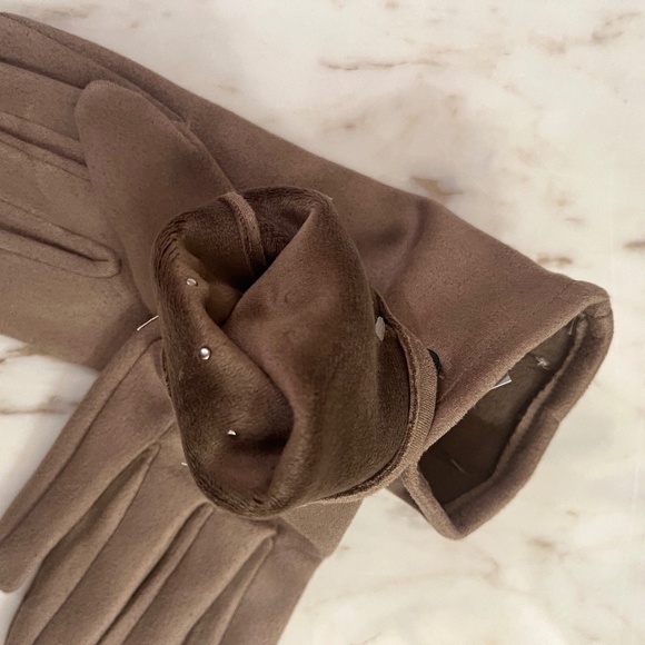 UGG Winter Chestnut Brown   Sweater Weather pom pom hat infinity scarf Set. NWT - Picture 7 of 8